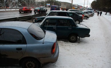 В Воронеже возле «Олимпика» обворовывают машины