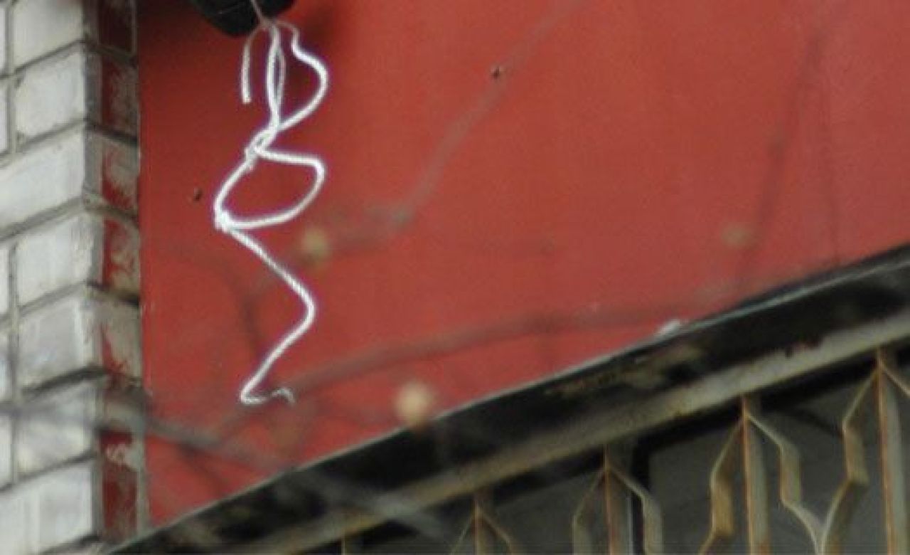 Воронежец, спускаясь по веревке в квартиру соседки, упал с 3-го этажа