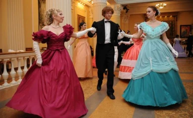 В Воронеже на Зимнем балу кавалеров оказалось в три раза меньше дам