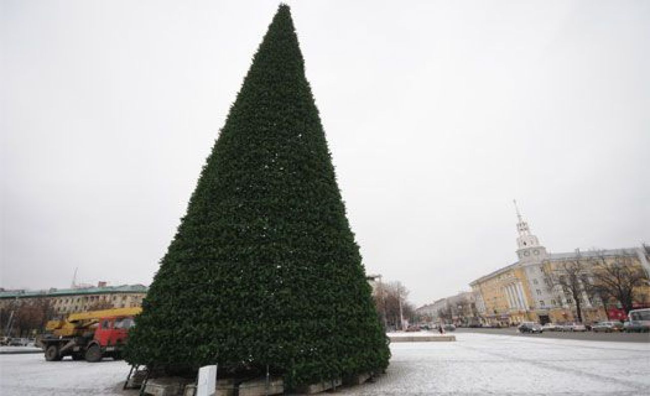 Стиль главной воронежской ёлки разработали столичные дизайнеры