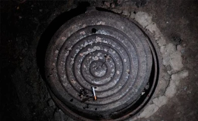 На улице Брянской в люке найдены два трупа