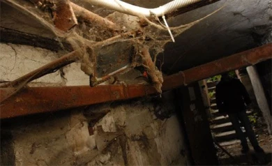 На левом берегу в подвале многоэтажки нашли скелет человека