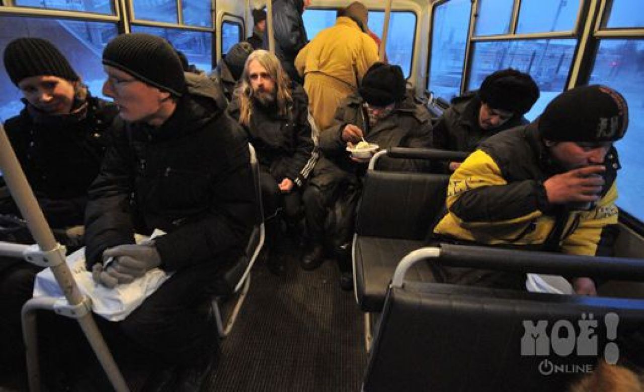 В прошлом году для бездомных выделили специальный автобус с горячим питанием