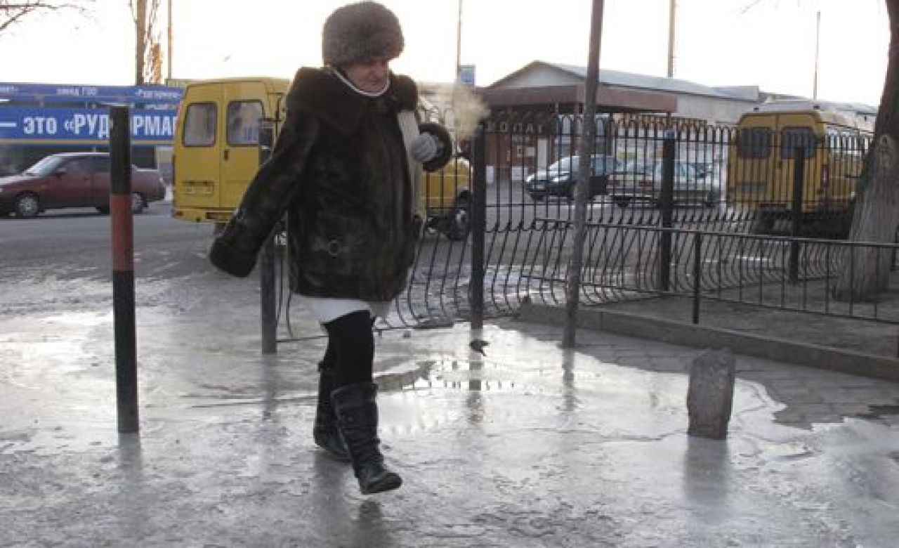 В Воронеже две коммунальные аварии провоцируют ДТП на дорогах