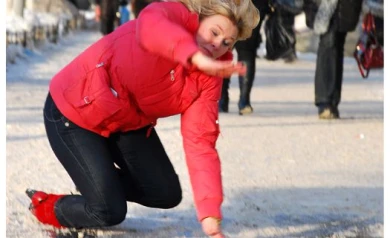 Спасатели советуют воронежцам натирать подошву обуви песком