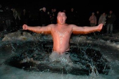 Опрос: планируют ли воронежцы нырять в купель на Крещение?