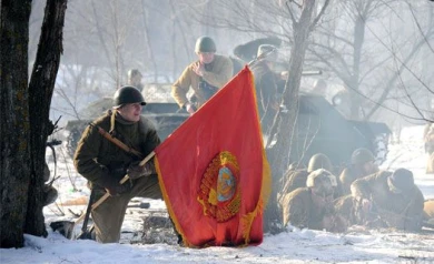 В реконструкции боя за Воронеж участвовали настоящий танк и самолёт
