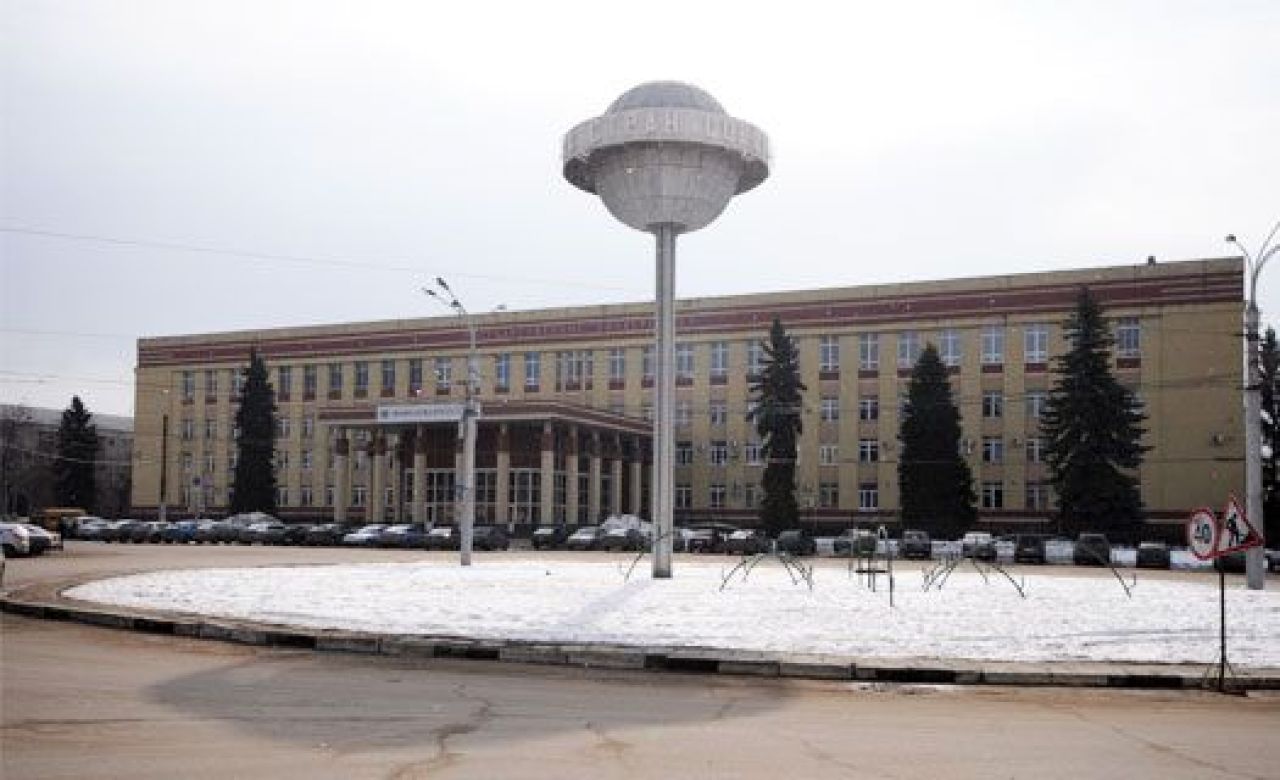 После сообщения о задымлении ВГУ в университет направили 10 пожарных машин