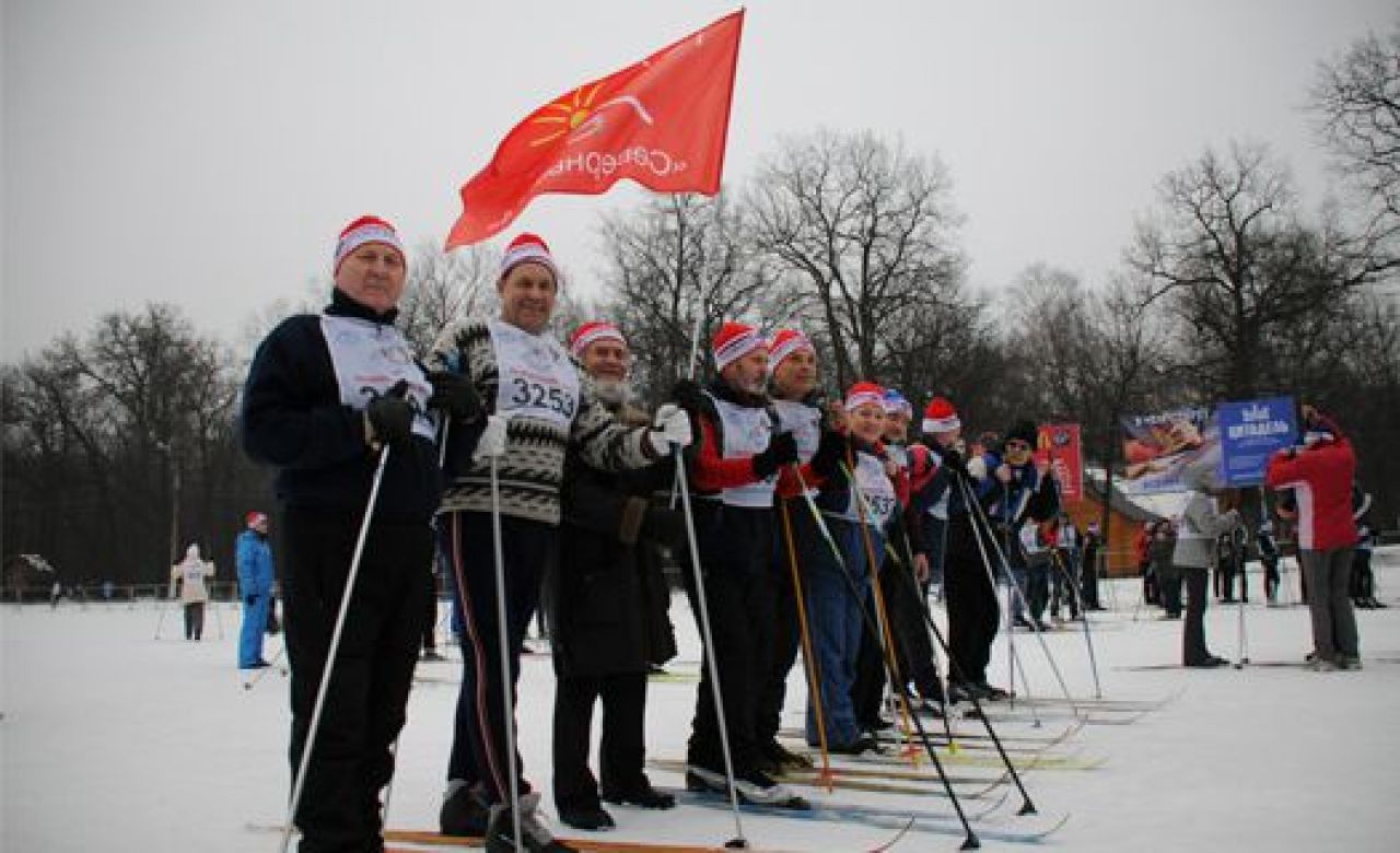 В Воронеже на «Лыжню России» спортсмены пришли с флагами и шашлыками