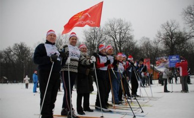 В Воронеже на «Лыжню России» спортсмены пришли с флагами и шашлыками