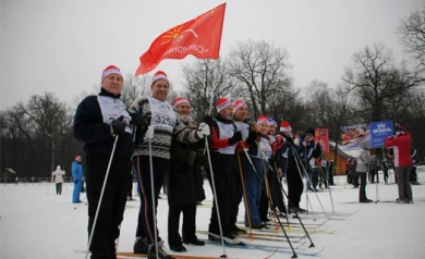 В Воронеже на «Лыжню России» спортсмены пришли с флагами и шашлыками