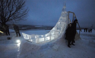 Воронежские студенты-строители создали для города ледяные аттракционы