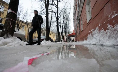 В Воронеже бизнесмен погиб, поскользнувшись на ступенях у подъезда