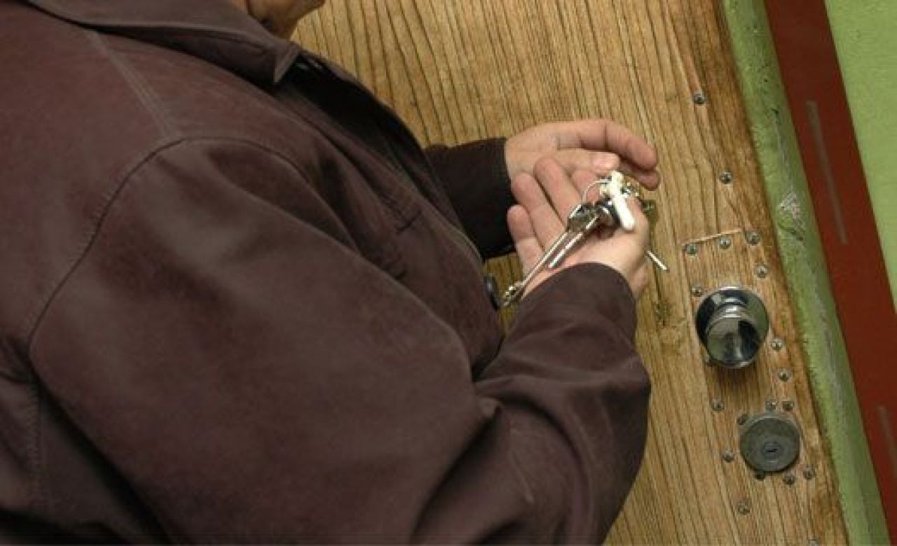 В Воронеже пенсионерка из-за сломанного замка трое суток не могла выйти из квартиры