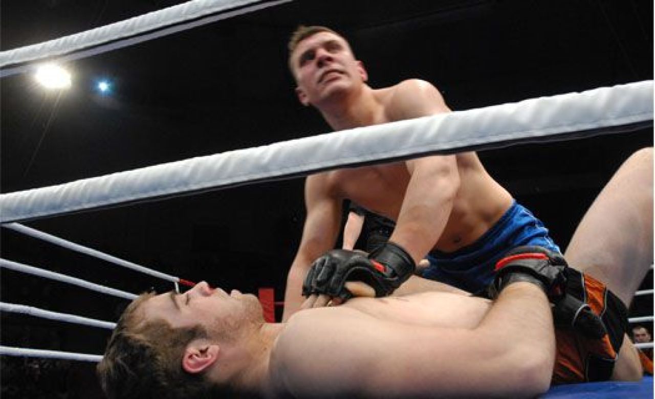 В боях без правил будет участвовать тренер ХК «Буран»