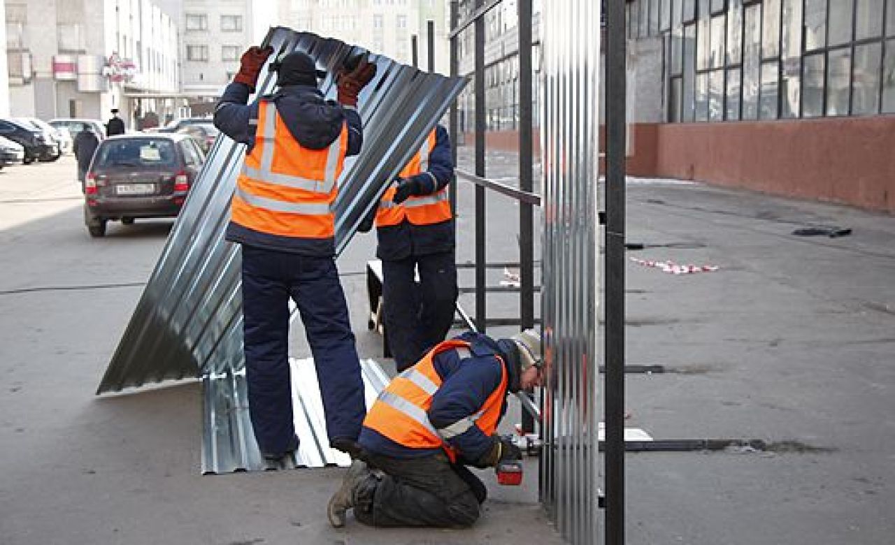 В Воронеже Центральный рынок огораживают забором
