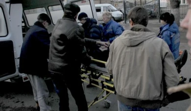 На улице Лидии Рябцевой под колёса «Опеля» попал мужчина