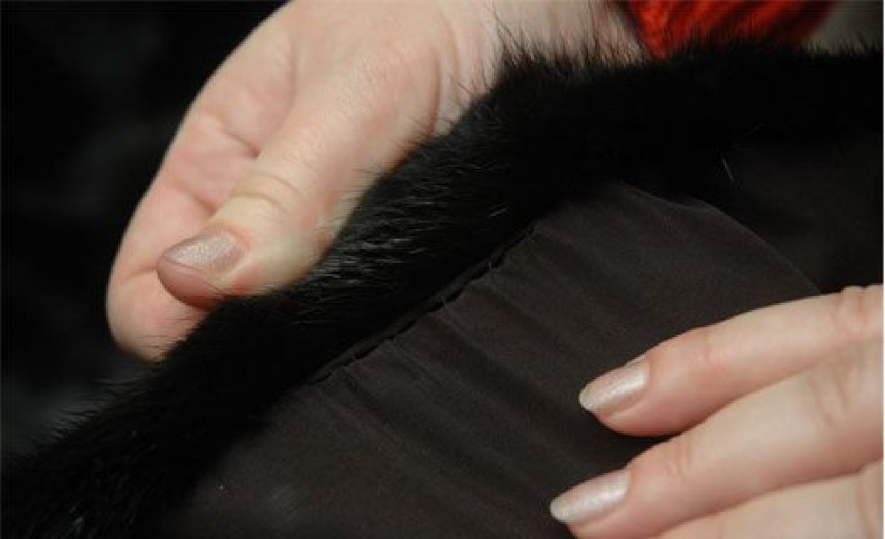 В Воронеже женщина ушла из кафе в чужой шубе, обманув гардеробщицу