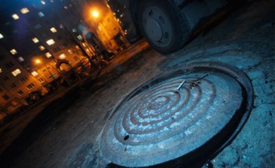 В Воронеже преступники угнали машину, чтобы украсть канализационные люки