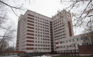 После скандала в БСМП служебный подъезд больницы закрыли железной дверью