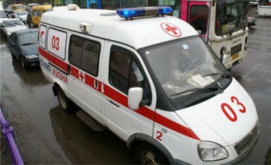 В Воронеже пожилой мужчина шел по улице, упал и умер