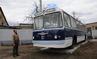 В Воронеже открыли памятник троллейбусу 70-х