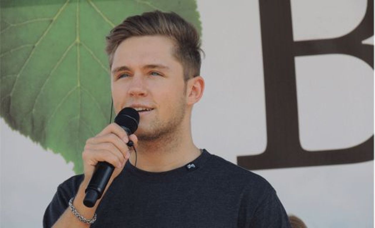 Влад Соколовский отказался сажать в Воронеже ёлку из-за упоминания в «МОЁ!»