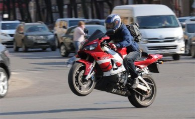 В Воронеже мотоциклист сбил пешехода на переходе