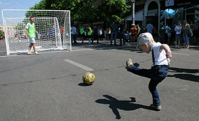 В центре Воронежа соревновались 70 лыжероллеров, 17 футбольных и 50 баскетбольных команд