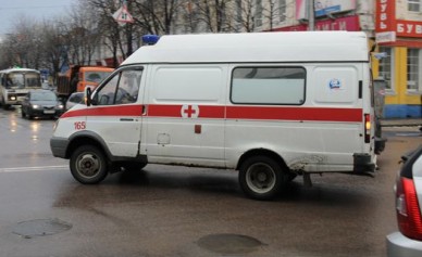 Женщина, выпавшая из окна гостиницы «Вояж», получила переломы таза и позвоночник...