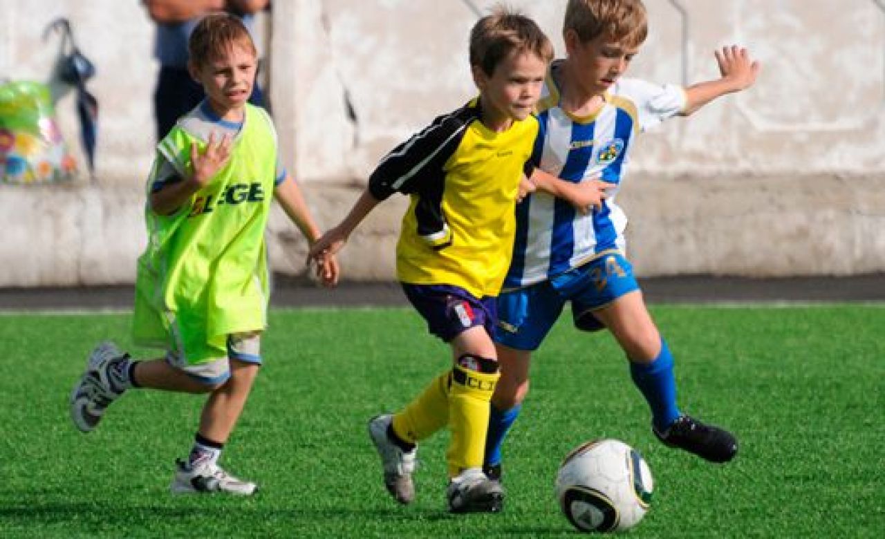 Чемпионов по дворовому футболу поздравит Дмитрий Саутин