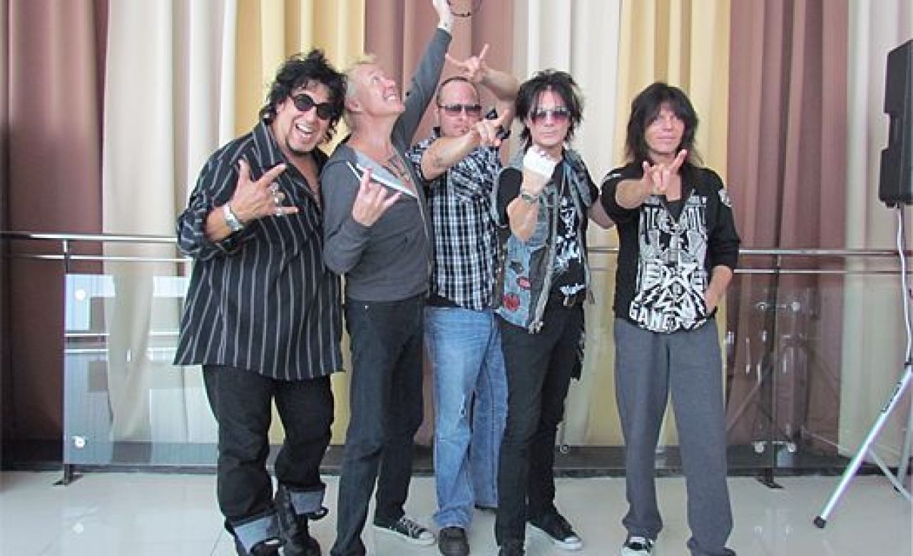 Звёзды мирового рока в Воронеже демонстрировали тату и раздавали автографы