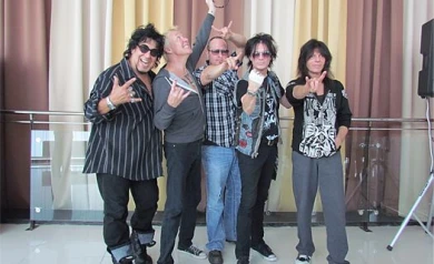 Звёзды мирового рока в Воронеже демонстрировали тату и раздавали автографы