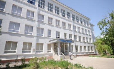 В воронежском лицее для одарённых детей осыпаются стены, а учеников нечем кормит...