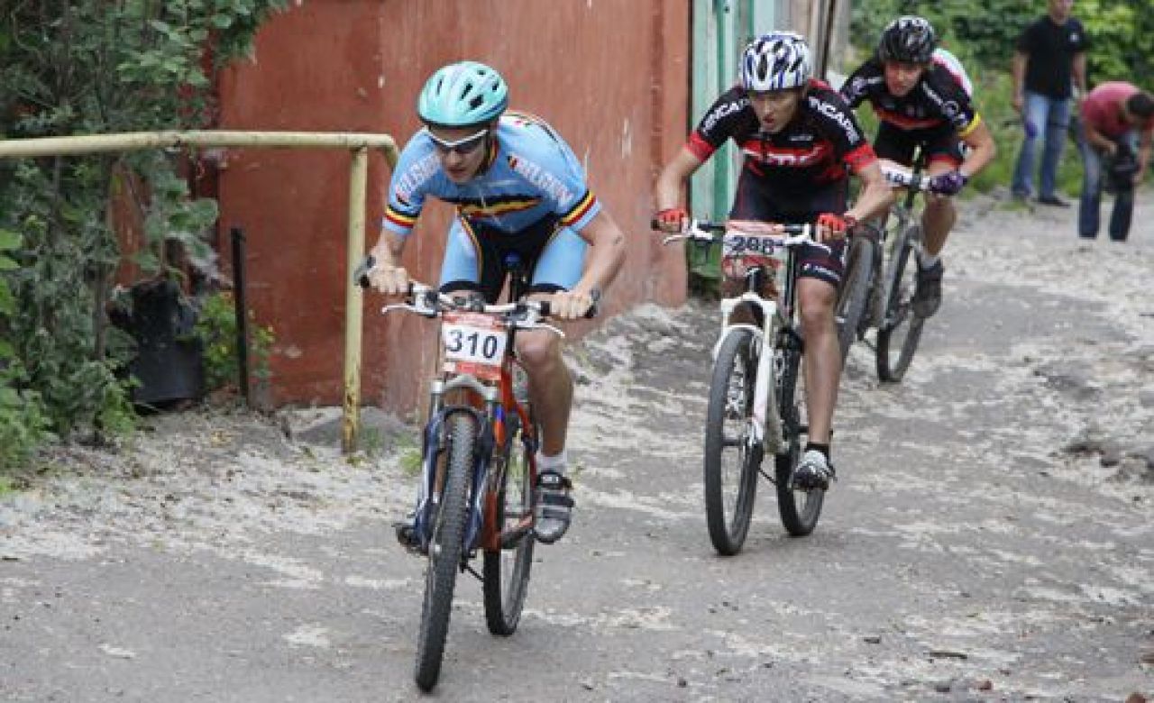 В Воронеже соревнования по скоростному велоподъёму прошли в пыли и на разбитой дороге