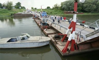 Под Воронежем из-за заклинившего моста автомобилисты по три часа стояли в пробке