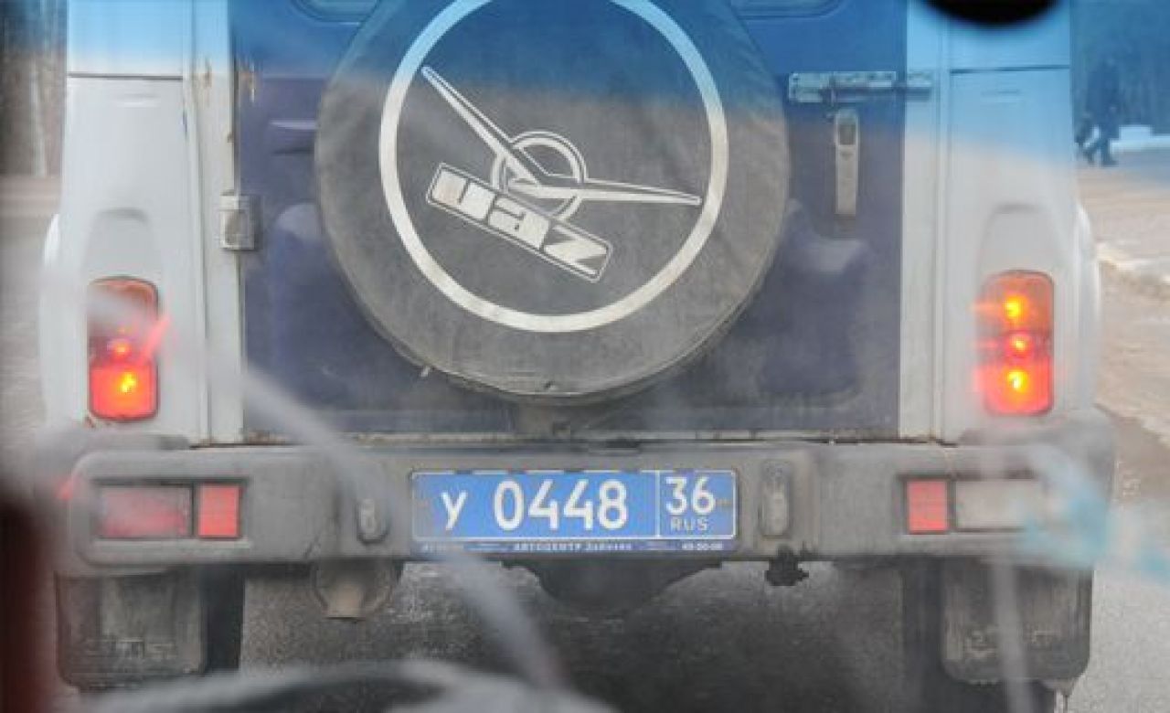 Напротив стадиона «Динамо» полицейский «УАЗик» столкнулся с мотоциклом