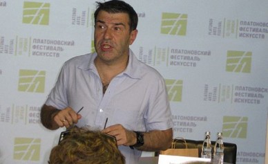 В Воронеже Евгений Гришковец поблагодарил зрителей за то, что живет за их счет