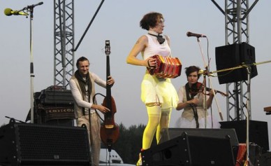 В Воронеже «Серебряная свадьба» и Zdob si Zdob спели свои новые песни