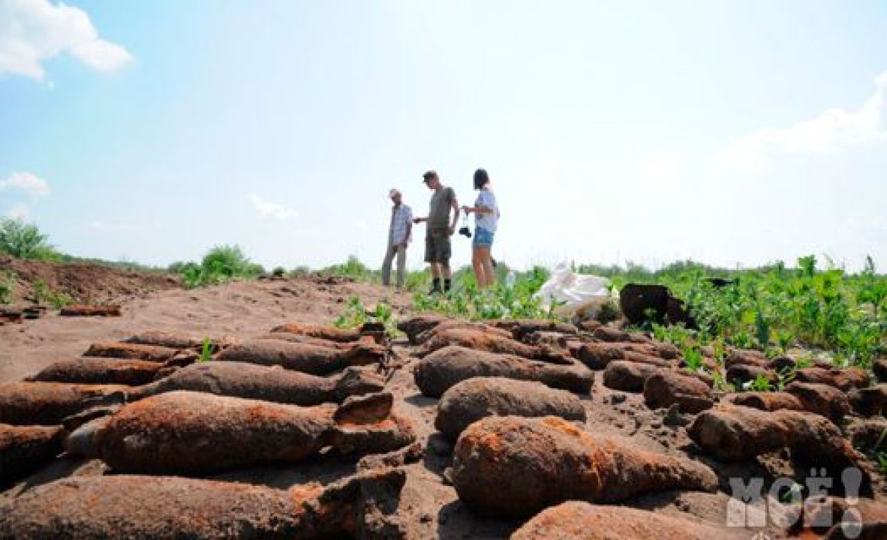 Поле напротив остановки «Военный городок» оказалось нашпиговано снарядами