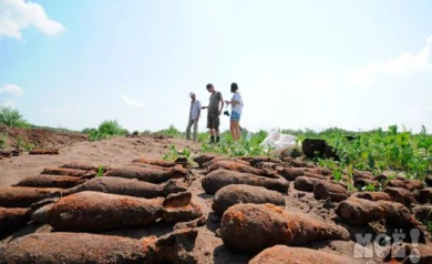 Поле напротив остановки «Военный городок» оказалось нашпиговано снарядами