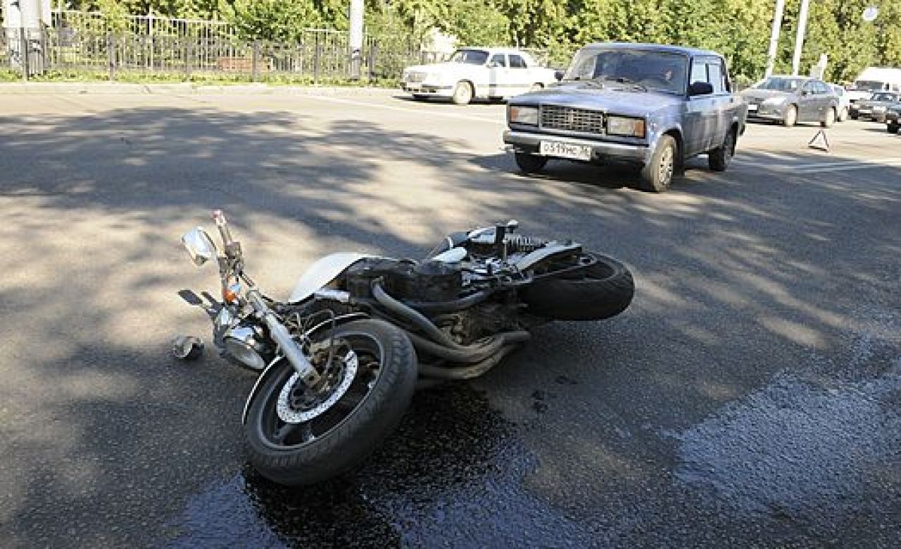 В Воронеже «семёрка» сбила девушку на мотоцикле