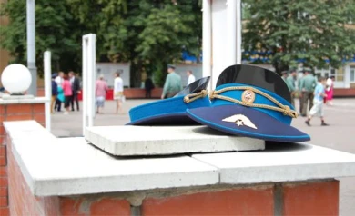 Впервые по Воронежу проехали на лимузинах девушки-лейтенанты