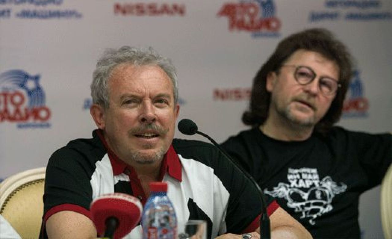 "Машина времени": "Слушать в Интернете бесплатно музыку что пирожок своровать"