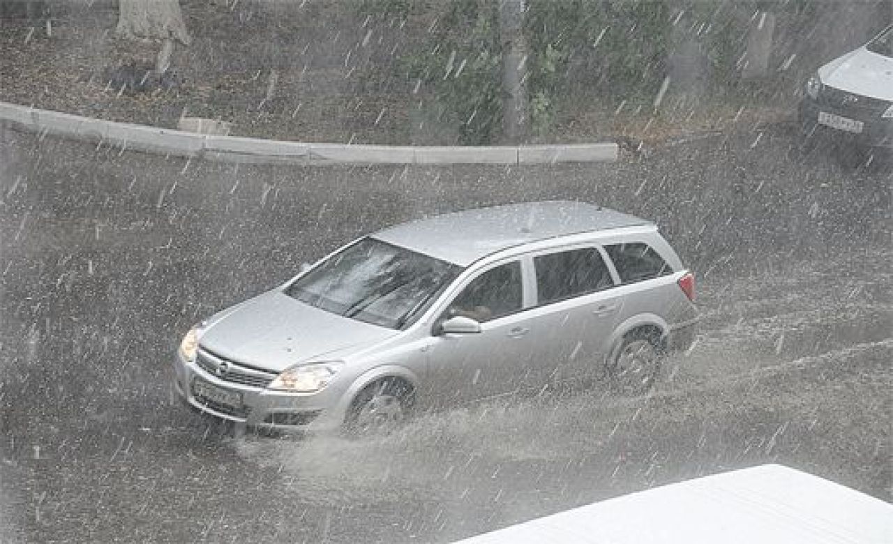 В Воронеже выпал град размером с горошину