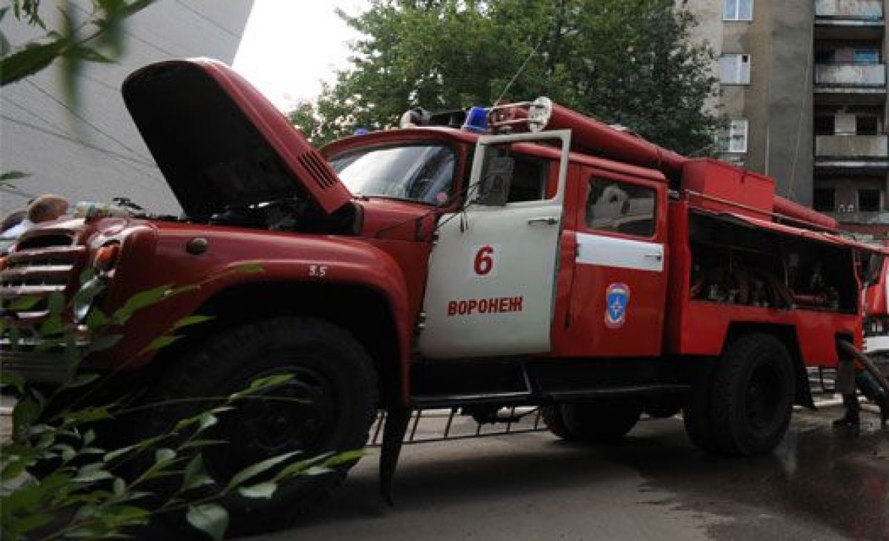 Очевидцы: «Заправка в переулке Спокойном в клубах дыма, людям нечем дышать»