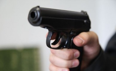 На улице Владимира Невского мужчина стрелял в людей: один человек ранен