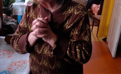 Ветеран труда жалуется на внуков, которые пытаются выжить её из квартиры