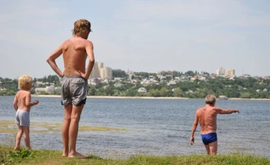 Из-за сброса сточных вод санитарные врачи не рекомедуют купаться в водохранилище