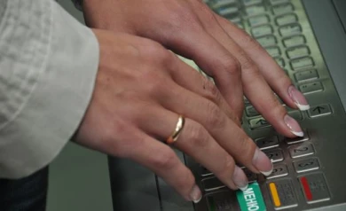 В Воронежской области сотрудница банка, оформляя кредиты, присвоила 135 тыс. руб.